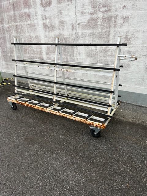 Nr: 86 Lagervagn vit 2 st 