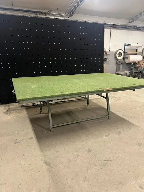 Manuellt tippbart skärbord