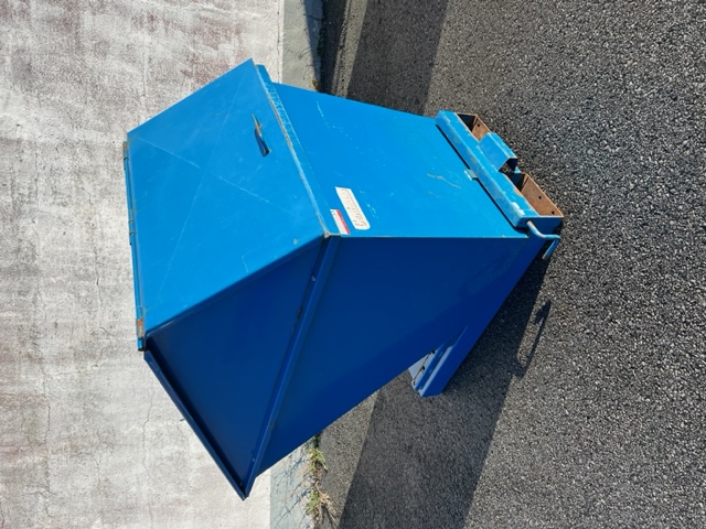 Tippcontainer med lock