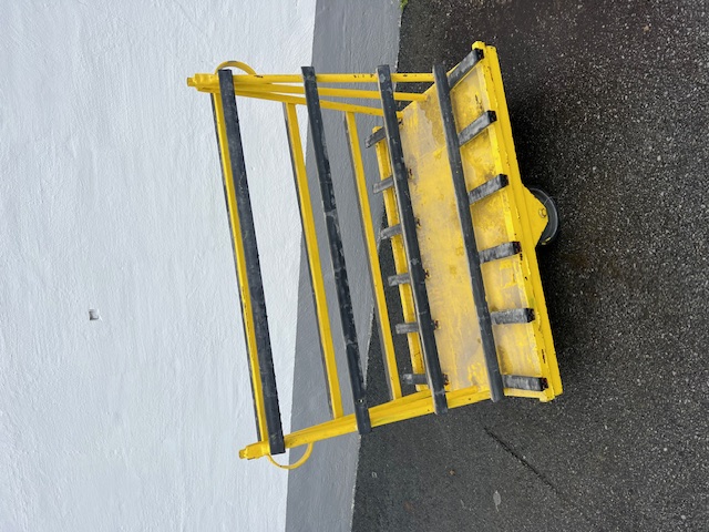 Liten gul vagn dubbelsidig Nr 105