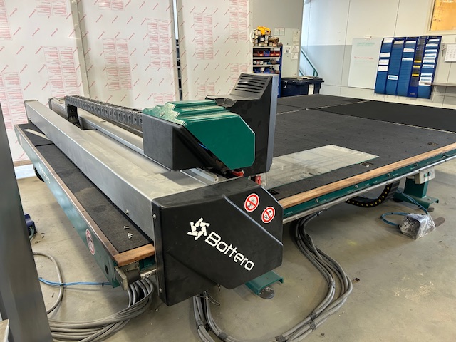 Automatiskt skärbord med Loweslip