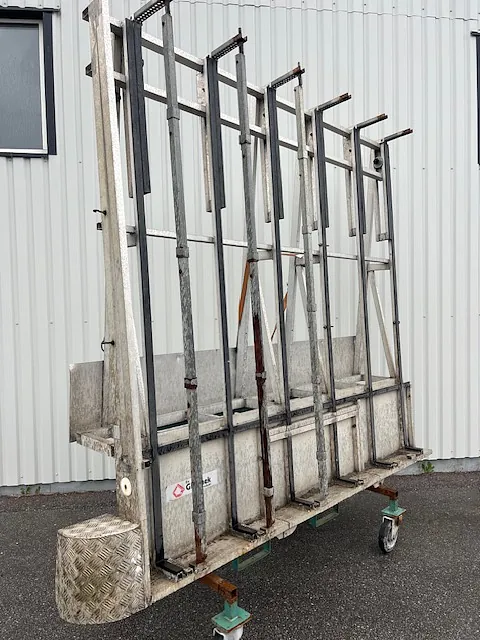 Nr: 5 Flakbilsstativ med teleskåp